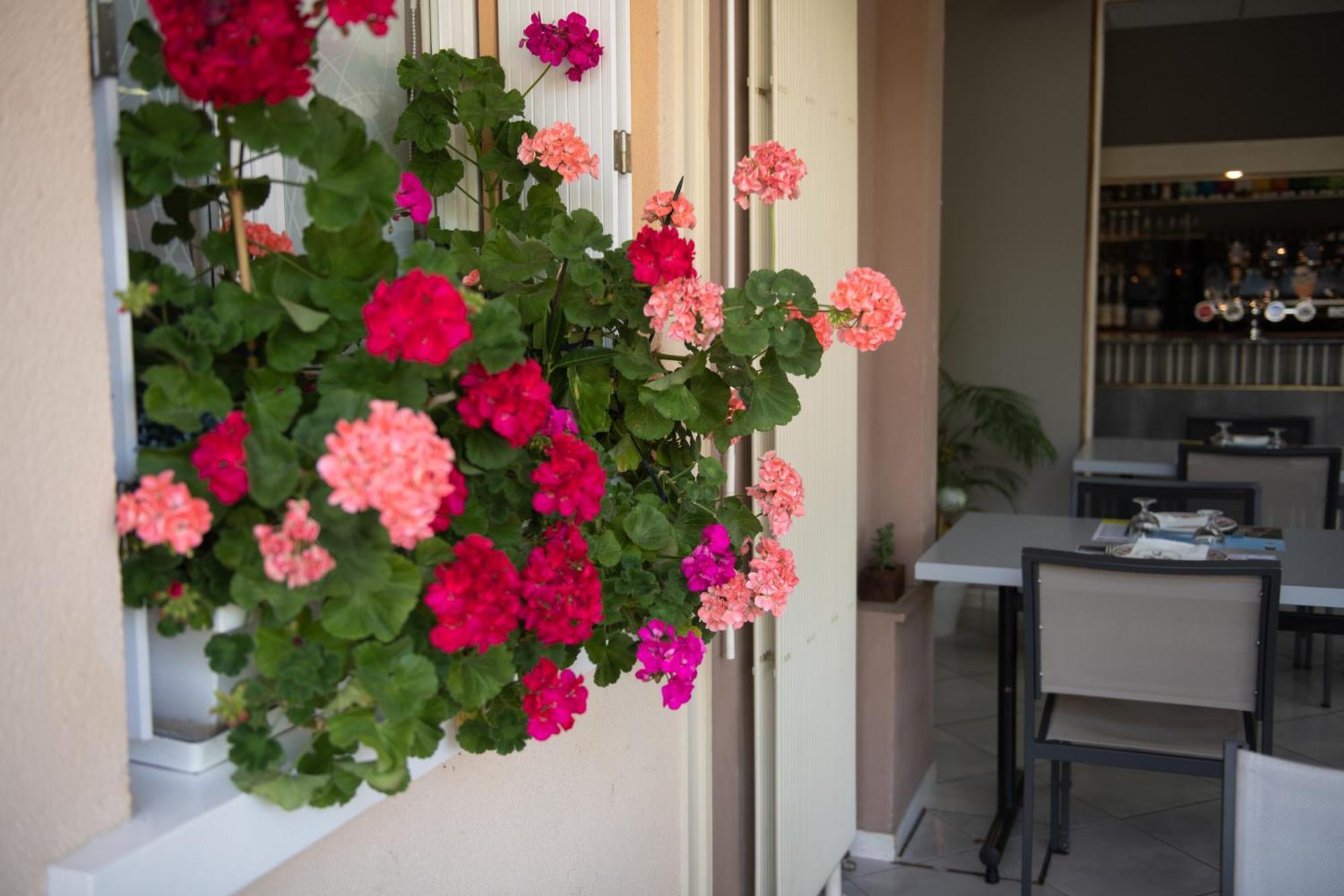 Logis Hotel Restaurant L'Escapade Le Pêchereau Екстериор снимка